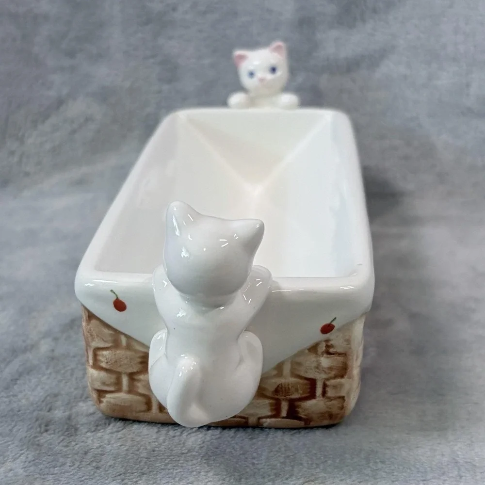 The Unbranded Brand vintage ceramic